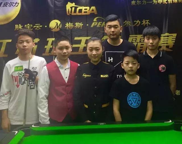 球运动员提 球运动员提